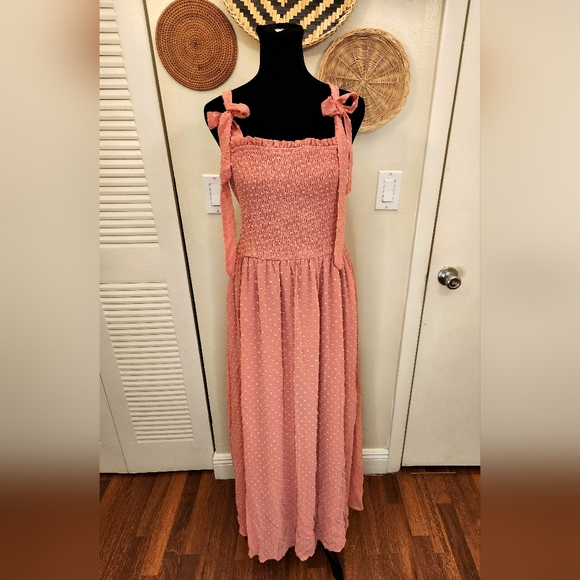 Swiss Dot Maxi Dress With Tie Straps And Side Split - Picture 3 of 8